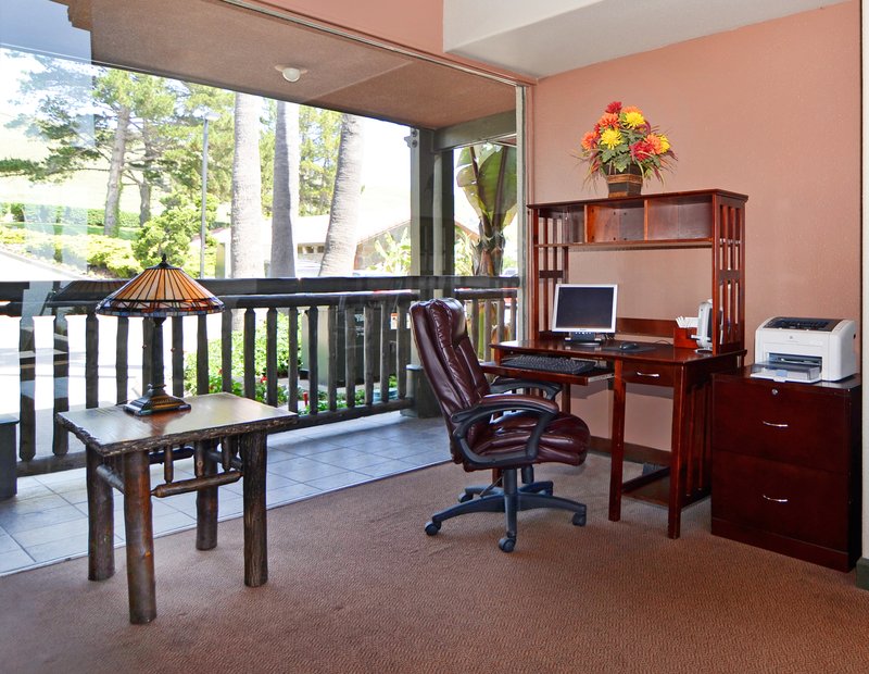 Plus Shore Cliff Lodge - Pismo Beach, CA