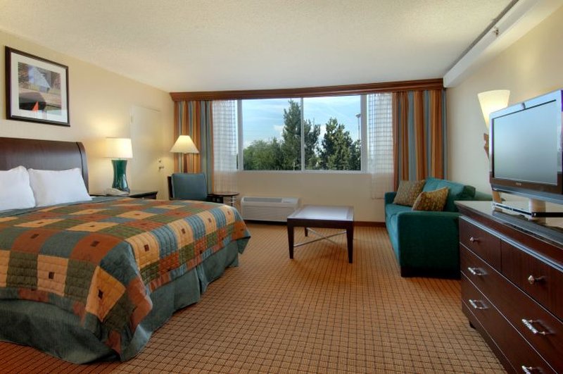 Doubletree By Hilton Hotel Denver-Stapleton North - Denver, CO