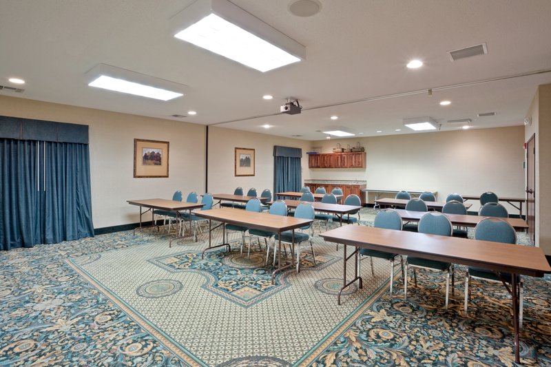 Holiday Inn Express & Suites LEBANON - Lebanon, MO