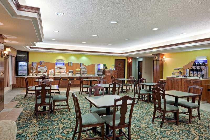 Holiday Inn Express & Suites LEBANON - Lebanon, MO