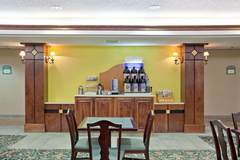 Holiday Inn Express & Suites LEBANON - Lebanon, MO