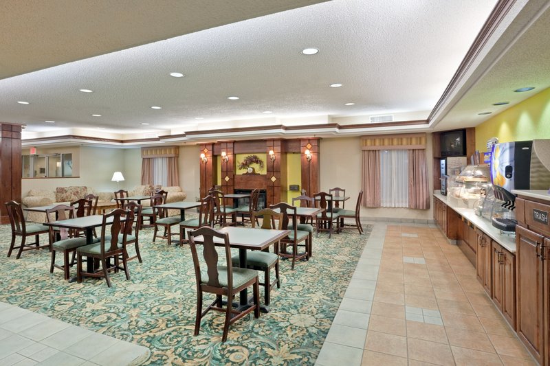 Holiday Inn Express & Suites LEBANON - Lebanon, MO