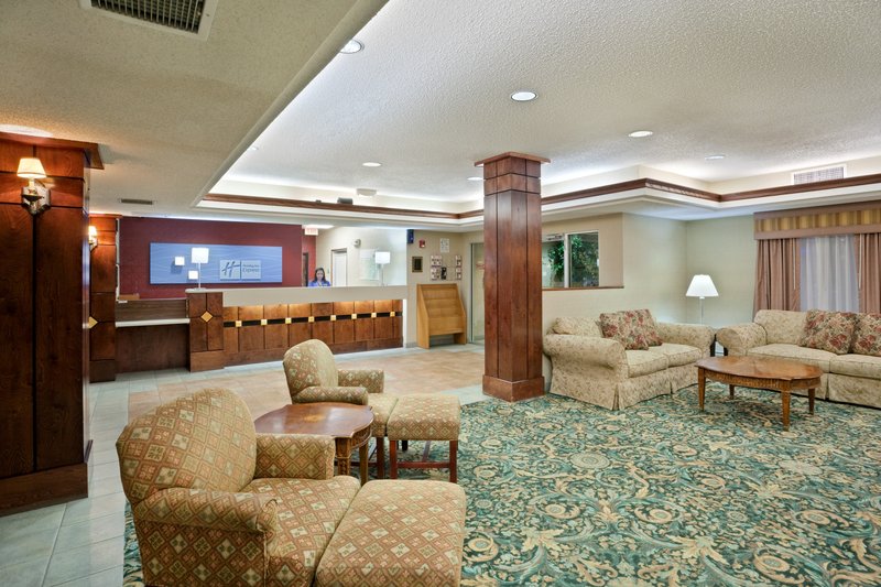 Holiday Inn Express & Suites LEBANON - Lebanon, MO