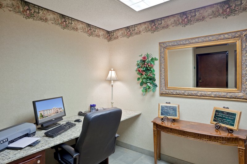 Holiday Inn Express & Suites LEBANON - Lebanon, MO