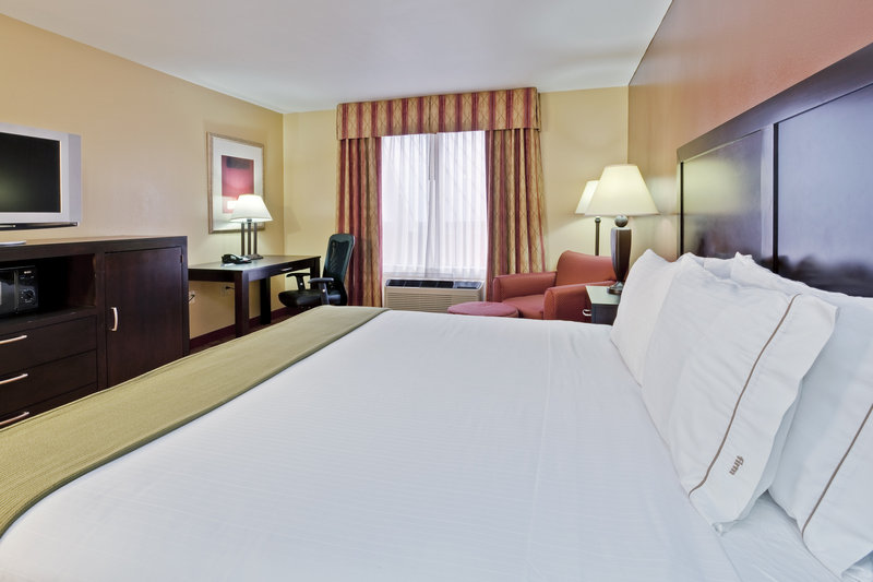 Baymont Inn & Suites - Albany, GA