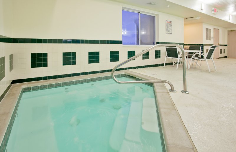 HOLIDAY INN EXPRESS - Moberly, MO