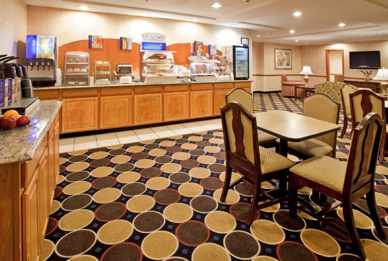 HOLIDAY INN EXPRESS - Moberly, MO
