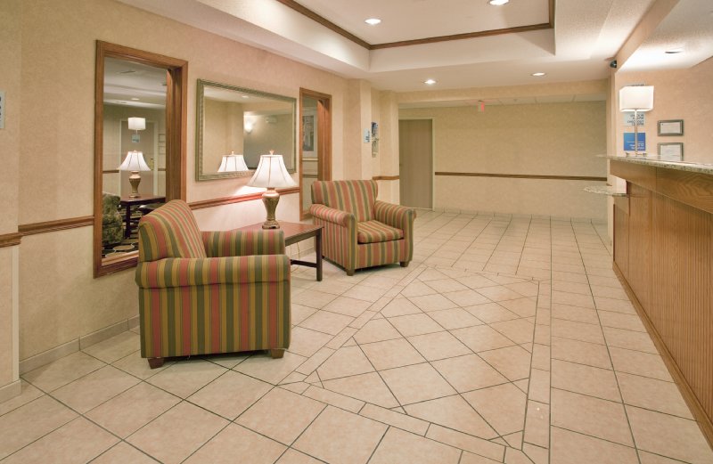HOLIDAY INN EXPRESS - Moberly, MO