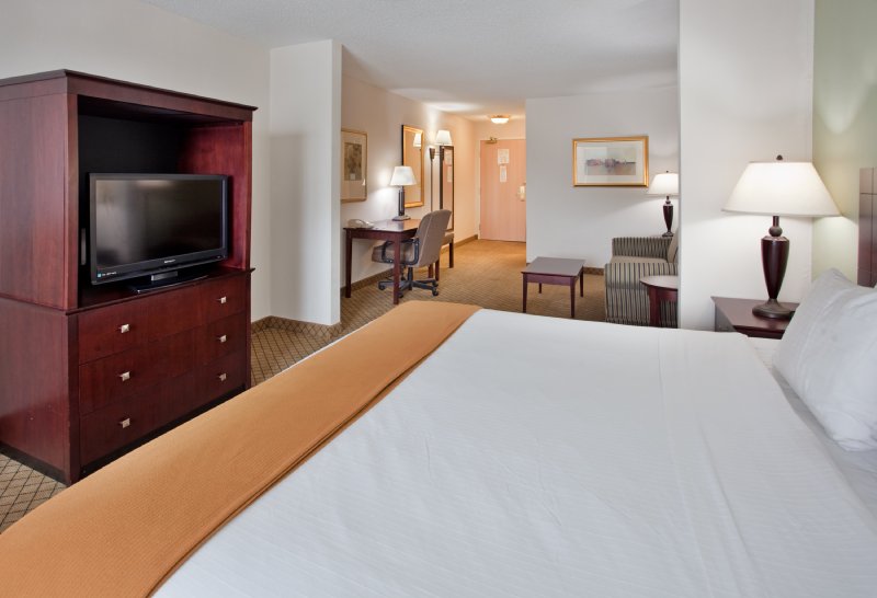HOLIDAY INN EXPRESS - Moberly, MO