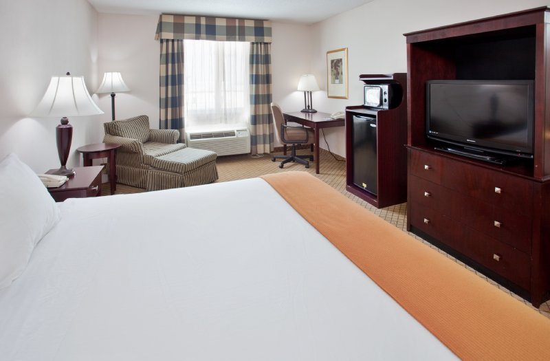 HOLIDAY INN EXPRESS - Moberly, MO