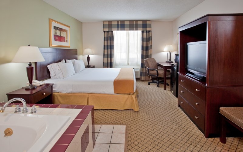 HOLIDAY INN EXPRESS - Moberly, MO