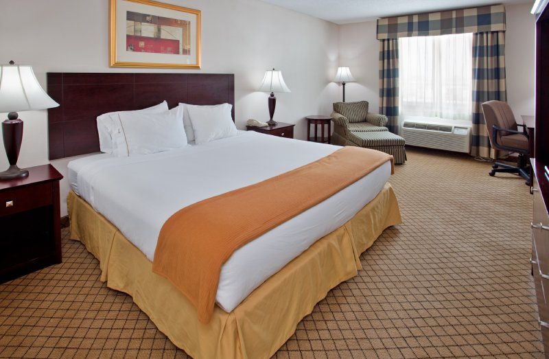 HOLIDAY INN EXPRESS - Moberly, MO