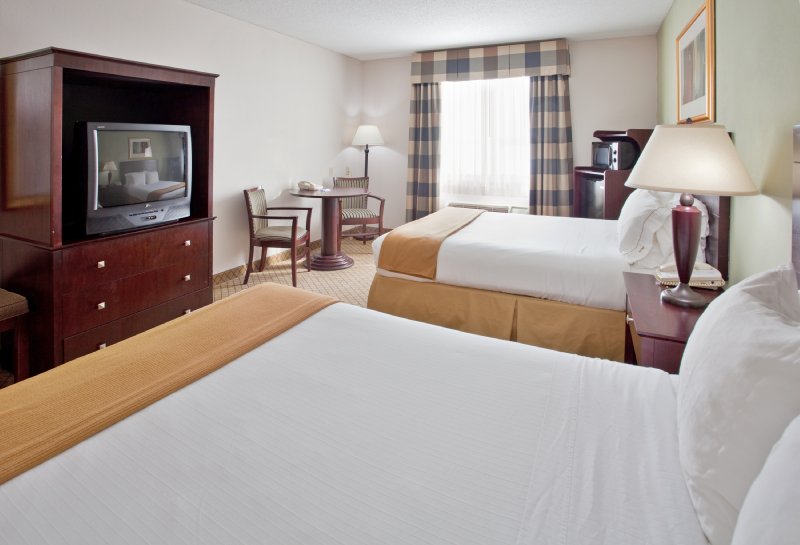 HOLIDAY INN EXPRESS - Moberly, MO