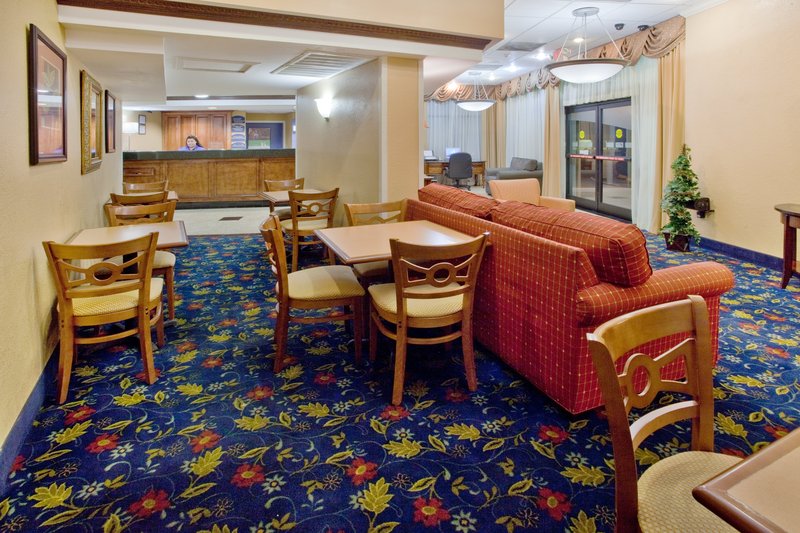Holiday Inn Express MACON (I-75 & RIVERSIDE) - Macon, GA