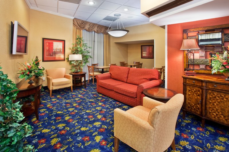 Holiday Inn Express MACON (I-75 & RIVERSIDE) - Macon, GA