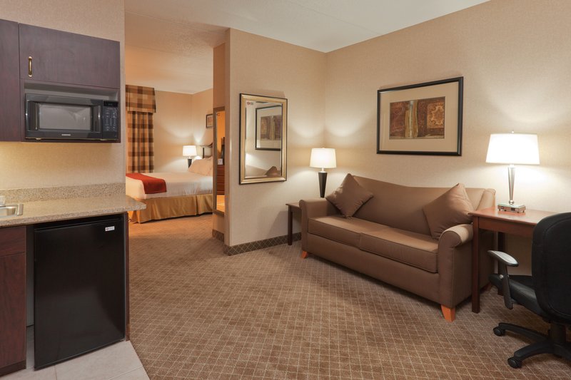 Holiday Inn Express & Suites MENTOR (LAMALFA CONF CENTRE) - Mentor, OH