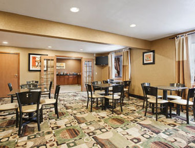 Days Inn & Suites By Wyndham Waterloo - Waterloo, IA