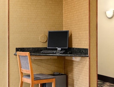 Days Inn & Suites By Wyndham Waterloo - Waterloo, IA