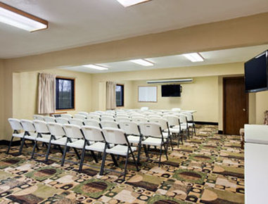 Days Inn & Suites By Wyndham Waterloo - Waterloo, IA