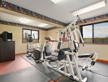 Days Inn & Suites By Wyndham Waterloo - Waterloo, IA
