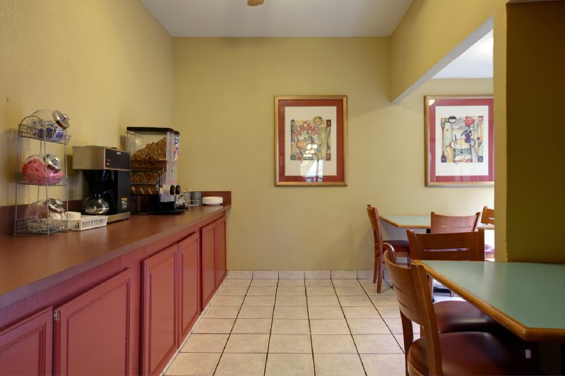 Americas Best Value Inn & Suites-Yukon/Oklahoma City - Yukon, OK