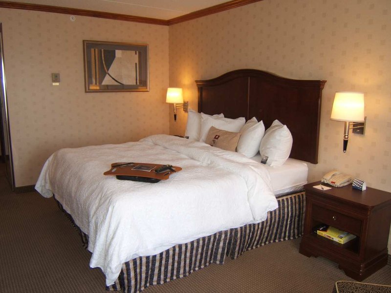 Hampton Inn & Suites Manchester Bedford