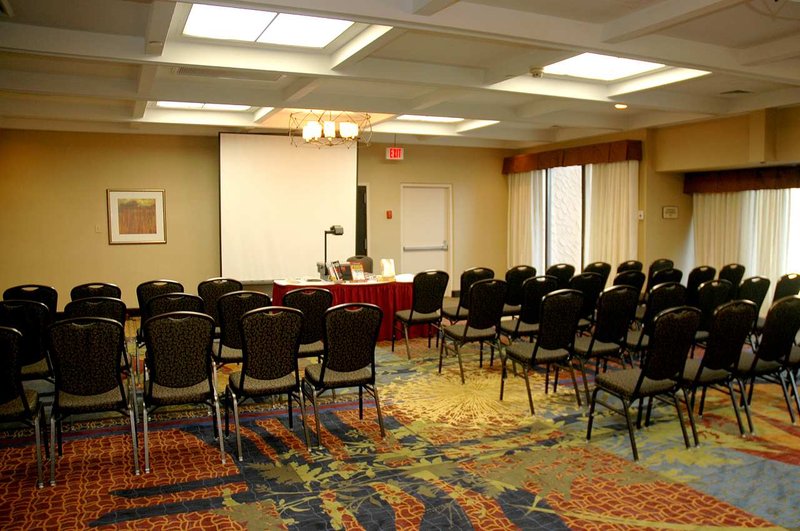 Embassy Suites Hotel Kansas City - Plaza - 2 Reviews - 220 West 43rd
