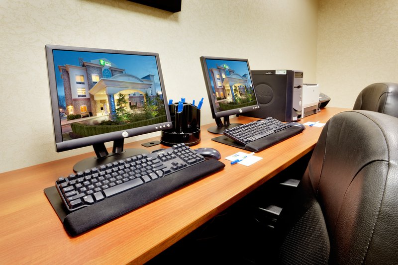 Holiday Inn Express Hotel & Suites East End - Riverhead, NY