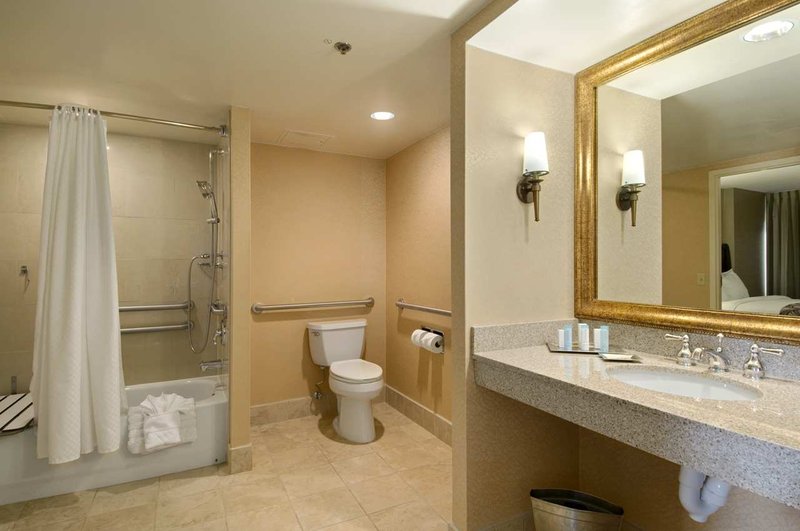 Hilton Phoenix Suites - Phoenix, AZ