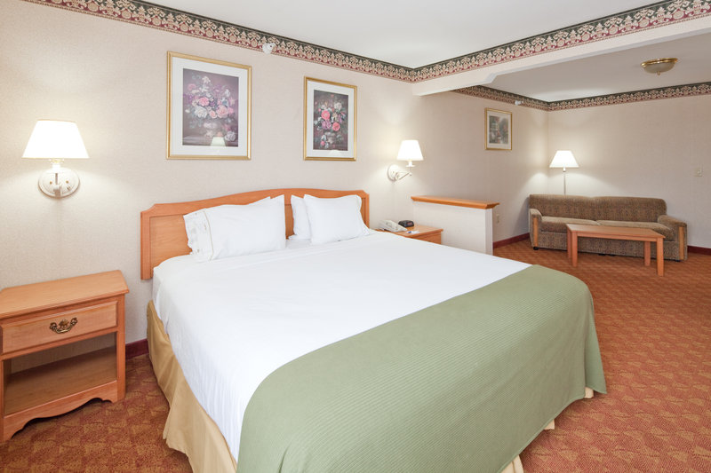 Holiday Inn Express Wauseon - Wauseon, OH