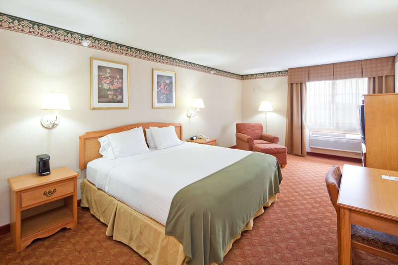 Holiday Inn Express Wauseon - Wauseon, OH