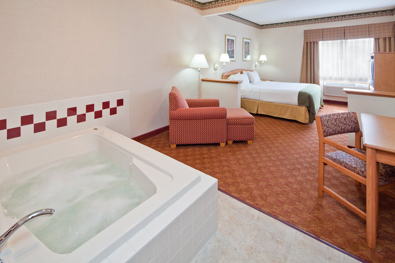 Holiday Inn Express Wauseon - Wauseon, OH