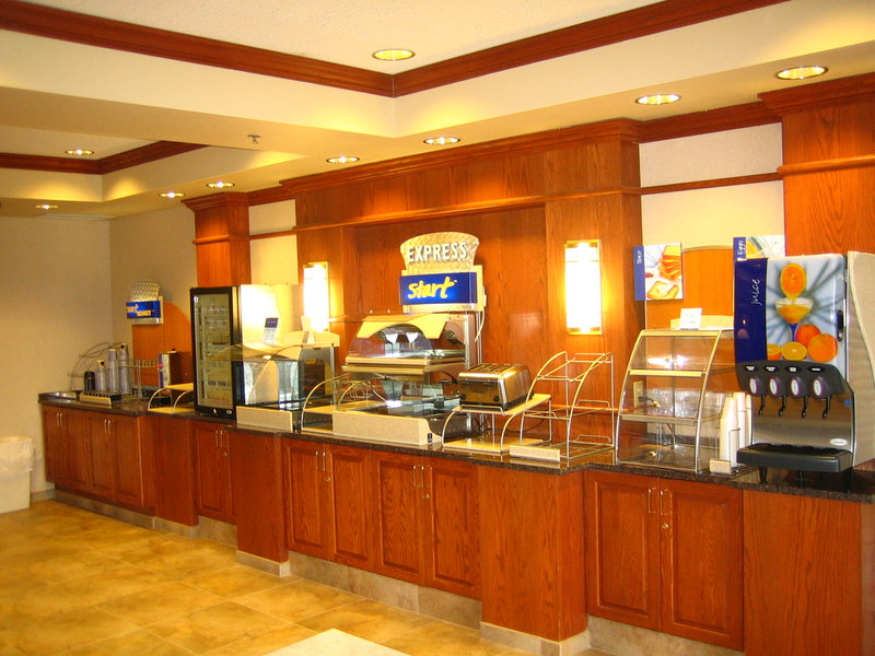Holiday Inn Express & Suites ABERDEEN - Frederick, SD
