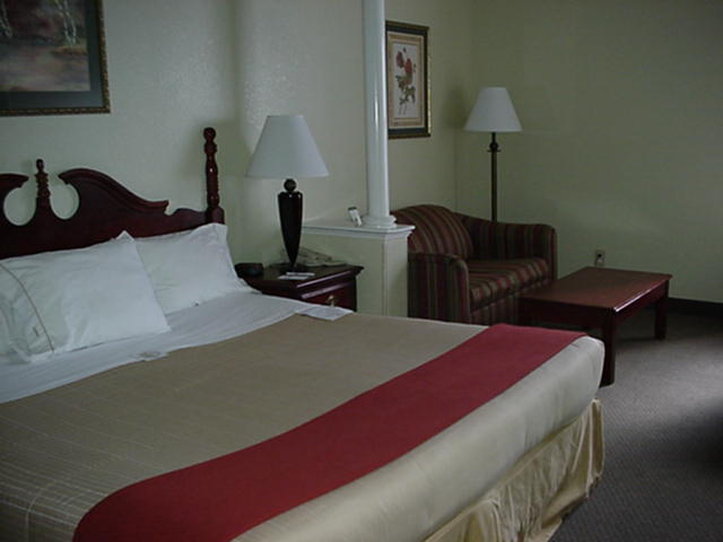 HOLIDAY INN EXPRESS-ASHEBORO - Asheboro, NC