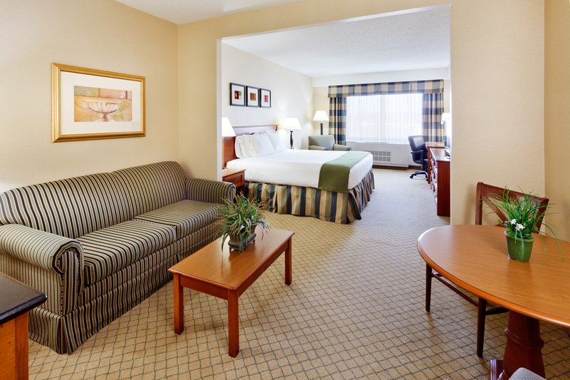 Holiday Inn Express Hotel & Suites East End - Riverhead, NY