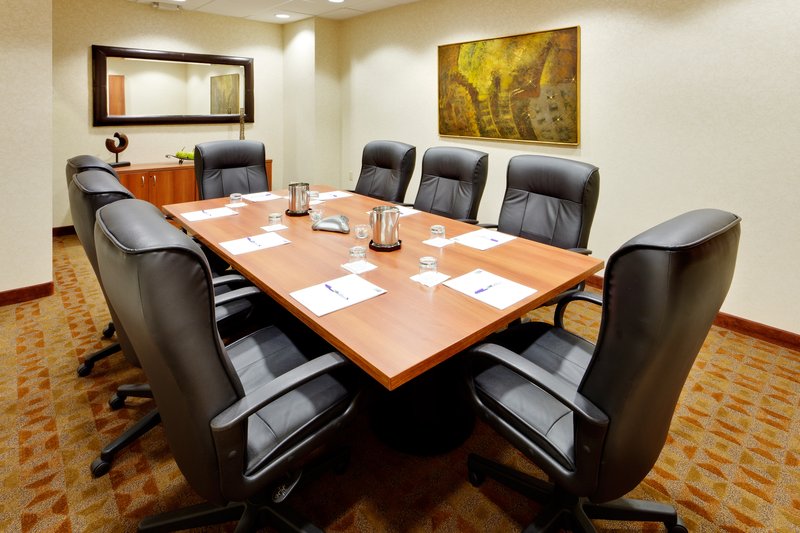 Holiday Inn Express Hotel & Suites East End - Riverhead, NY