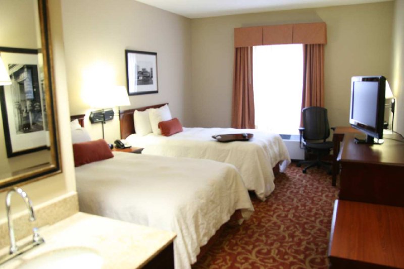 Hampton Inn & Suites Memphis-Shady Grove - Memphis, TN