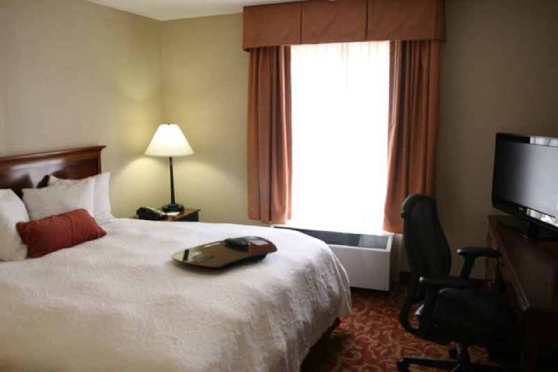 Hampton Inn & Suites Memphis-Shady Grove - Memphis, TN