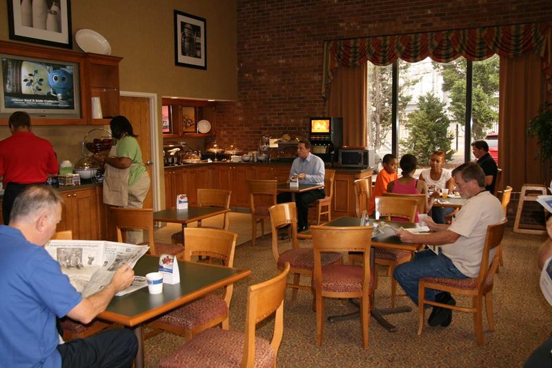 Hampton Inn-Norfolk/Naval Base - Norfolk, VA