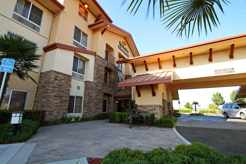 HOLIDAY INN EXPRESS - Turlock, CA