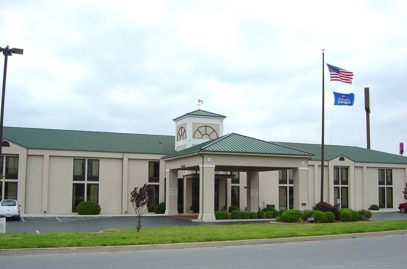 HOLIDAY INN EXPRESS-MARSHFIELD - Marshfield, MO