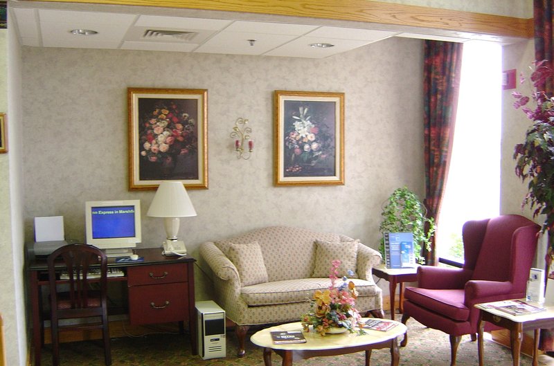 HOLIDAY INN EXPRESS-MARSHFIELD - Marshfield, MO