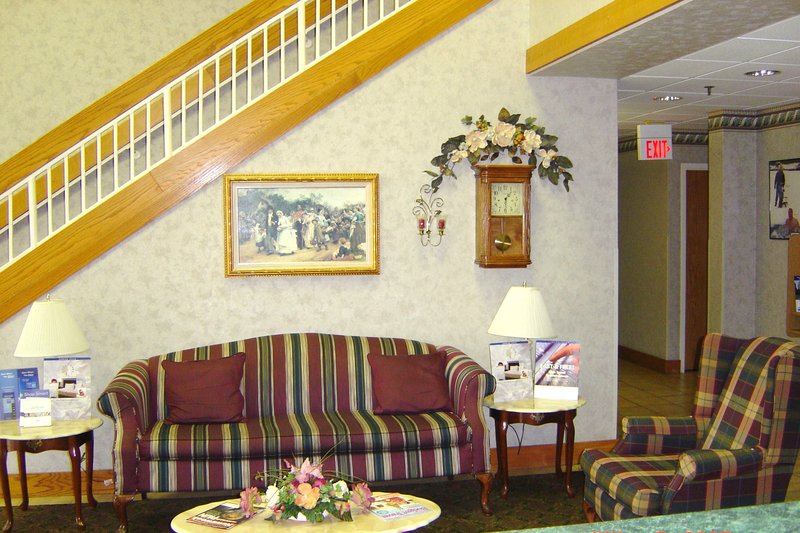 HOLIDAY INN EXPRESS-MARSHFIELD - Marshfield, MO
