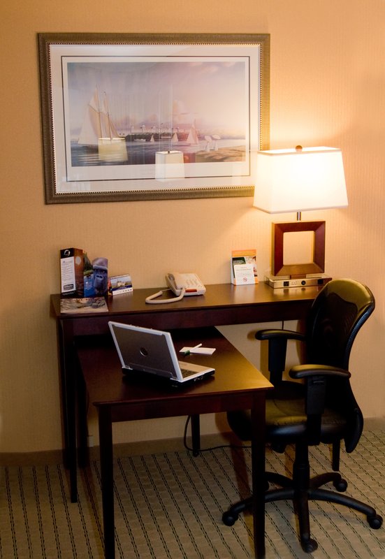 Holiday Inn Hotel & Suites NASHUA - Nashua, NH