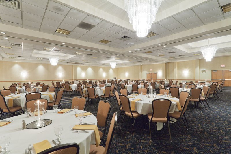 Holiday Inn Express & Suites URBANA-CHAMPAIGN (U OF I AREA) - Urbana, IL