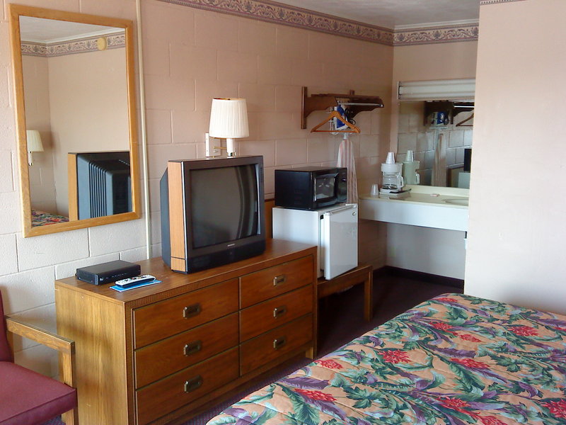 Red Carpet Inn - Dix, IL
