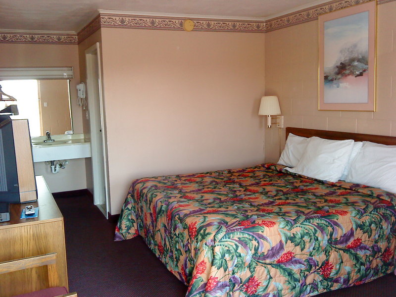 Red Carpet Inn - Dix, IL