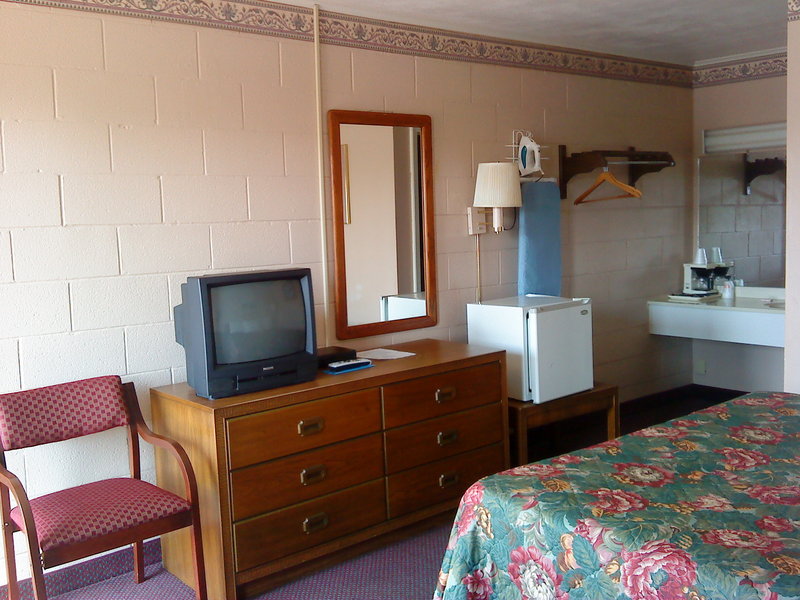 Red Carpet Inn - Dix, IL