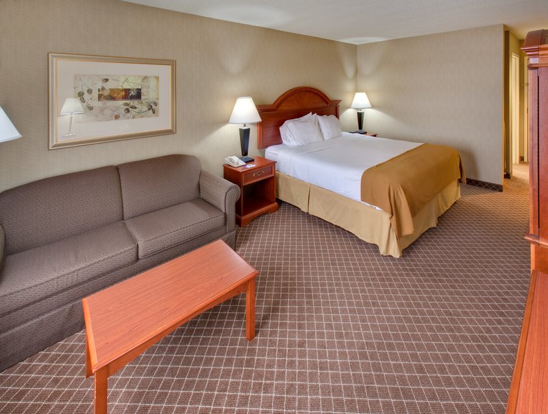 Holiday Inn Express CEDAR RAPIDS (COLLINS RD) - Cedar Rapids, IA