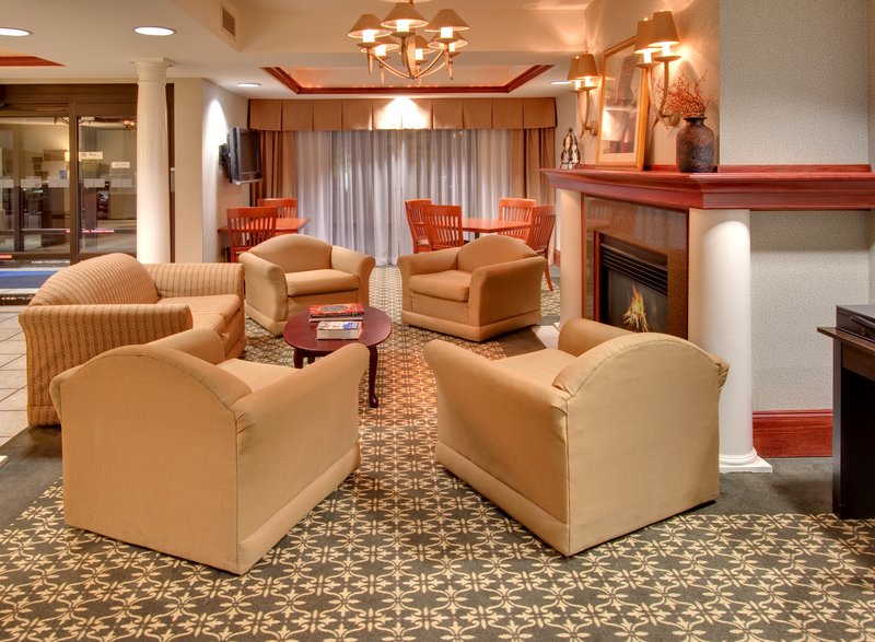 Holiday Inn Express CEDAR RAPIDS (COLLINS RD) - Cedar Rapids, IA